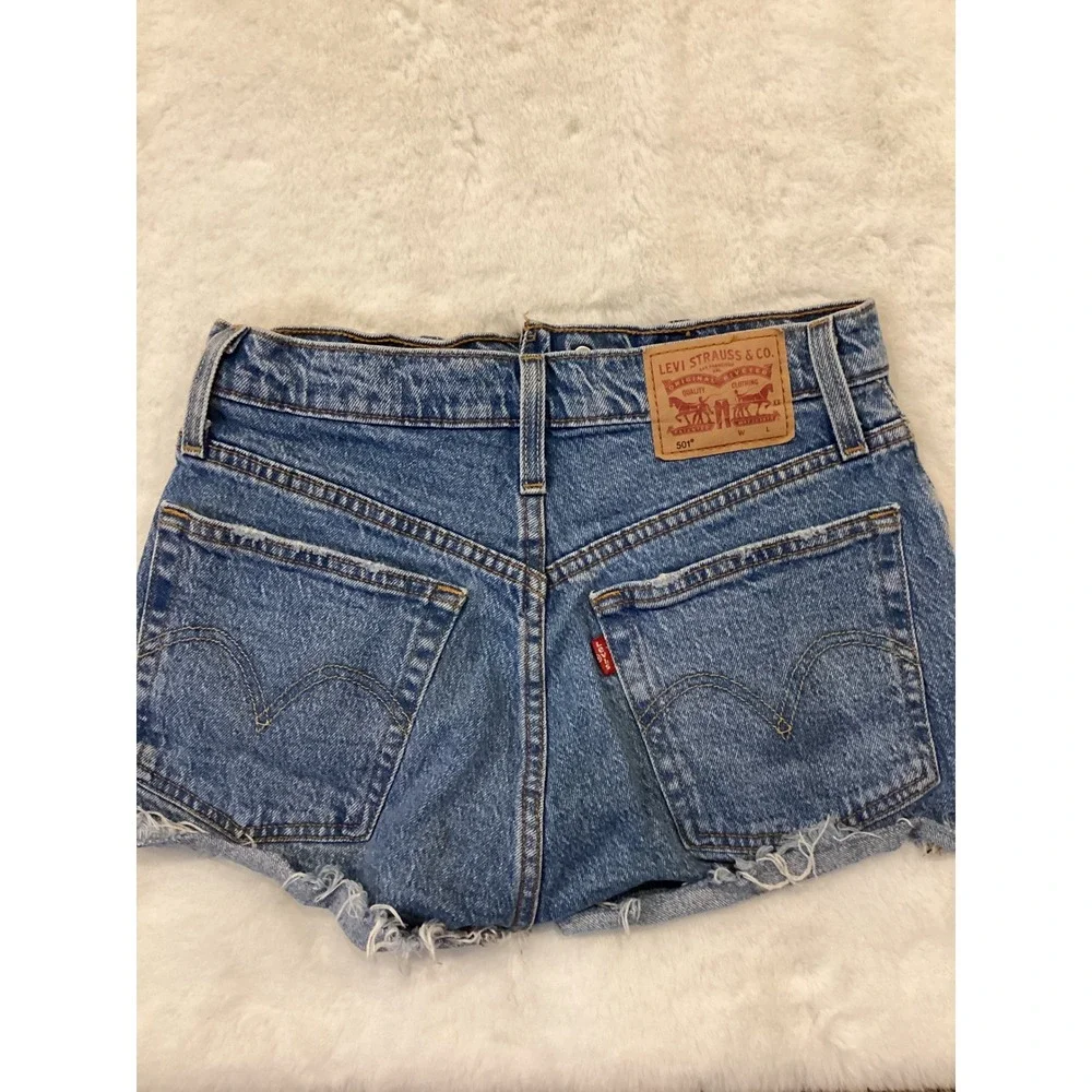 Levis 501 Original High Rise Cut Off Denim Shorts Medium Wash Blue Womens 26‎